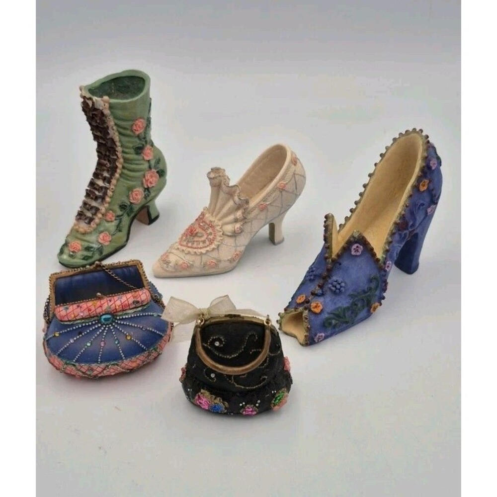 VTG 3 Mini Women’s Heels Mini Shoes And Boot And 2 Purses Resin Excellent Con